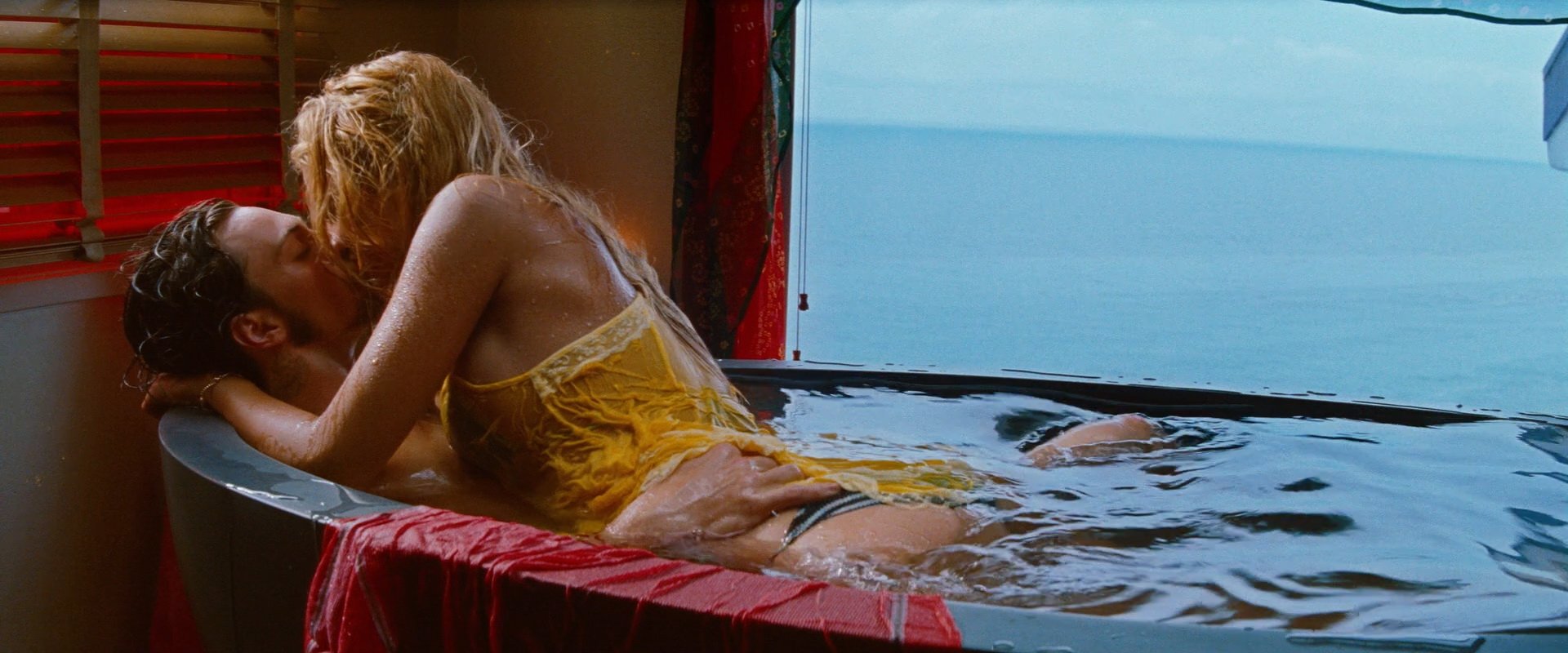 Blake Lively Sexy - Savages (2012) HD 1080p (6 Pics + Gifs & Videos)