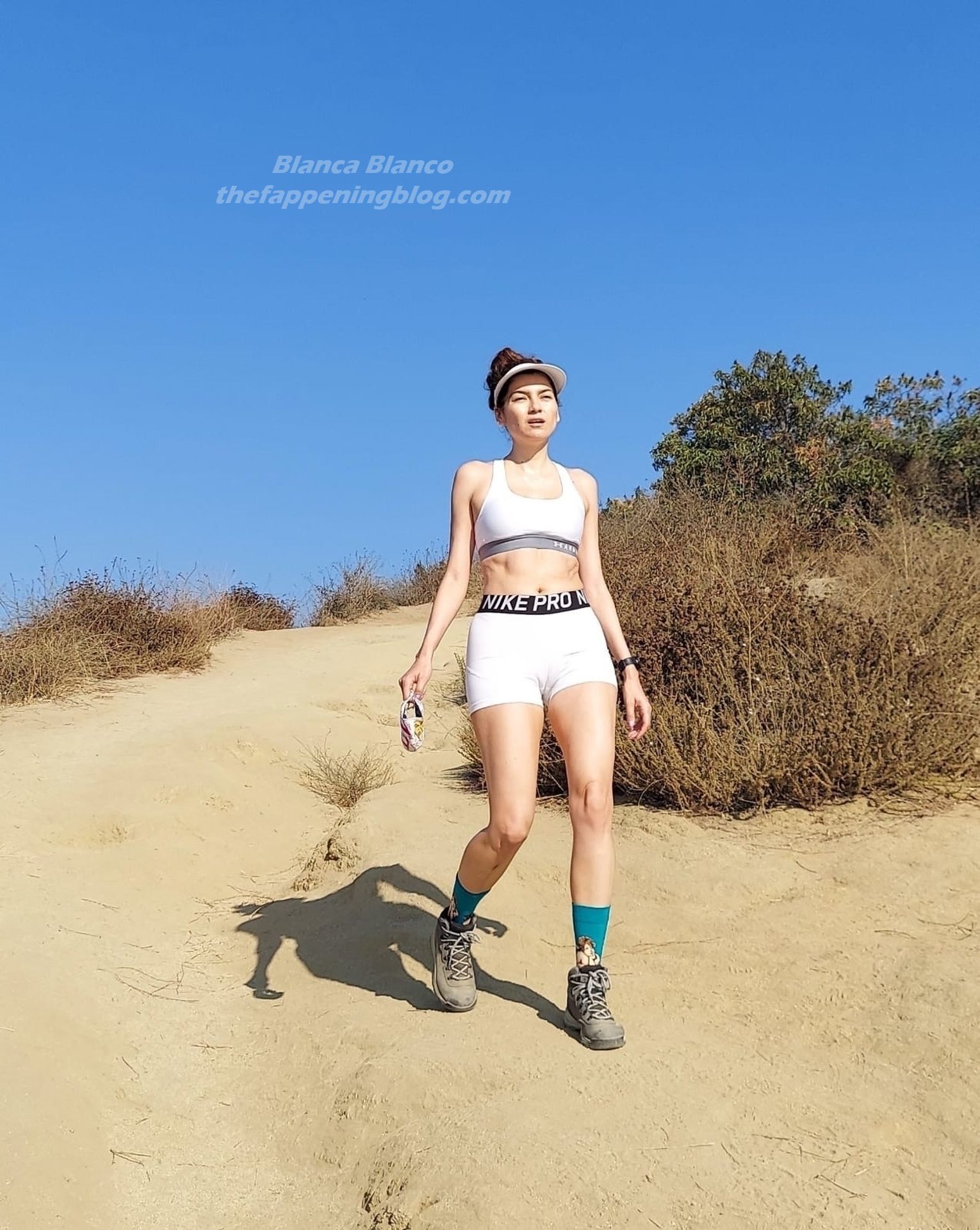 Blanca Blanco Goes Hiking in the Hollywood Hills (33 Photos)