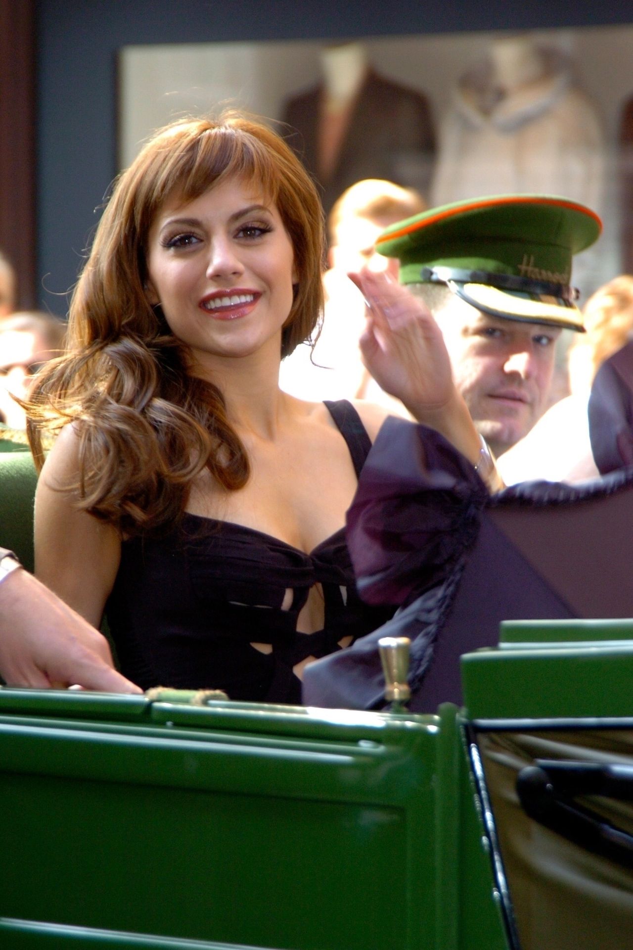 Brittany Murphy Shows Her Tits at the Harrods Sale Opening in London (23 Photos)