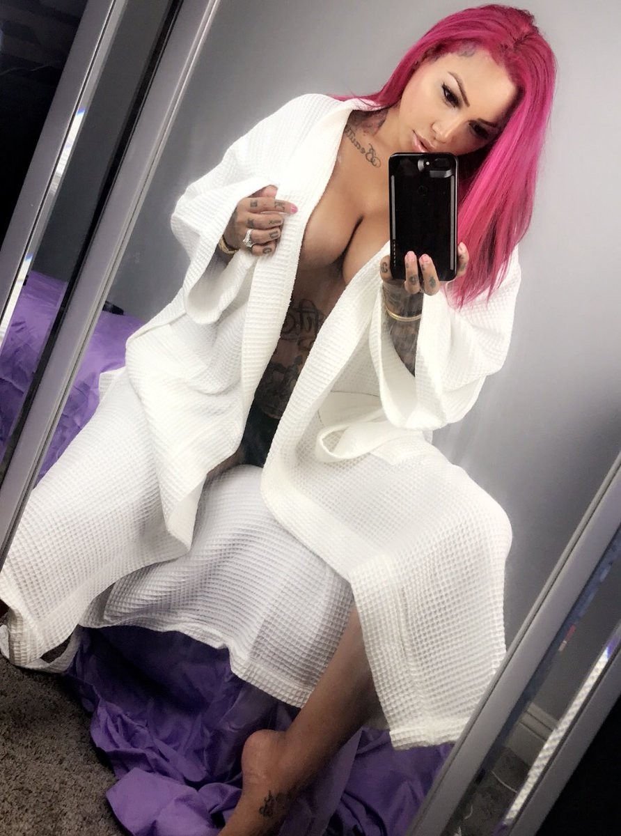 Brittanya Razavi Nude & Sexy (31 Photos)