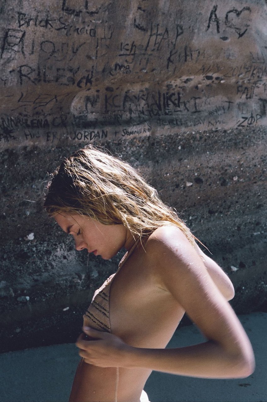 Camille Rowe Nude & Sexy (17 Photos)