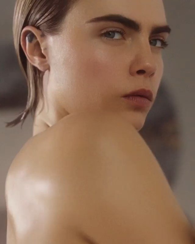 Cara Delevingne Nude & Sexy (14 Photos + Videos)