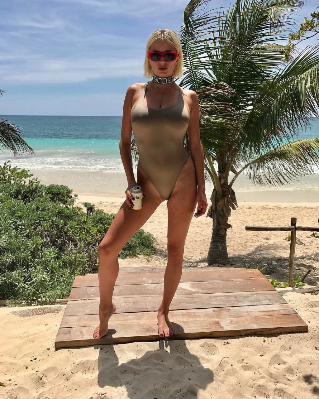 Caroline Vreeland Nude & Sexy (31 Photos)