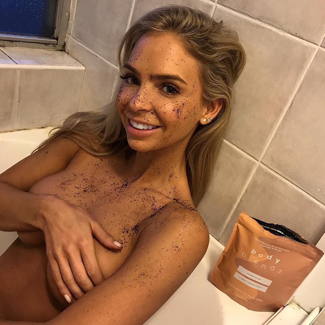 Casey Costelloe Nude & Sexy (130 Photos)