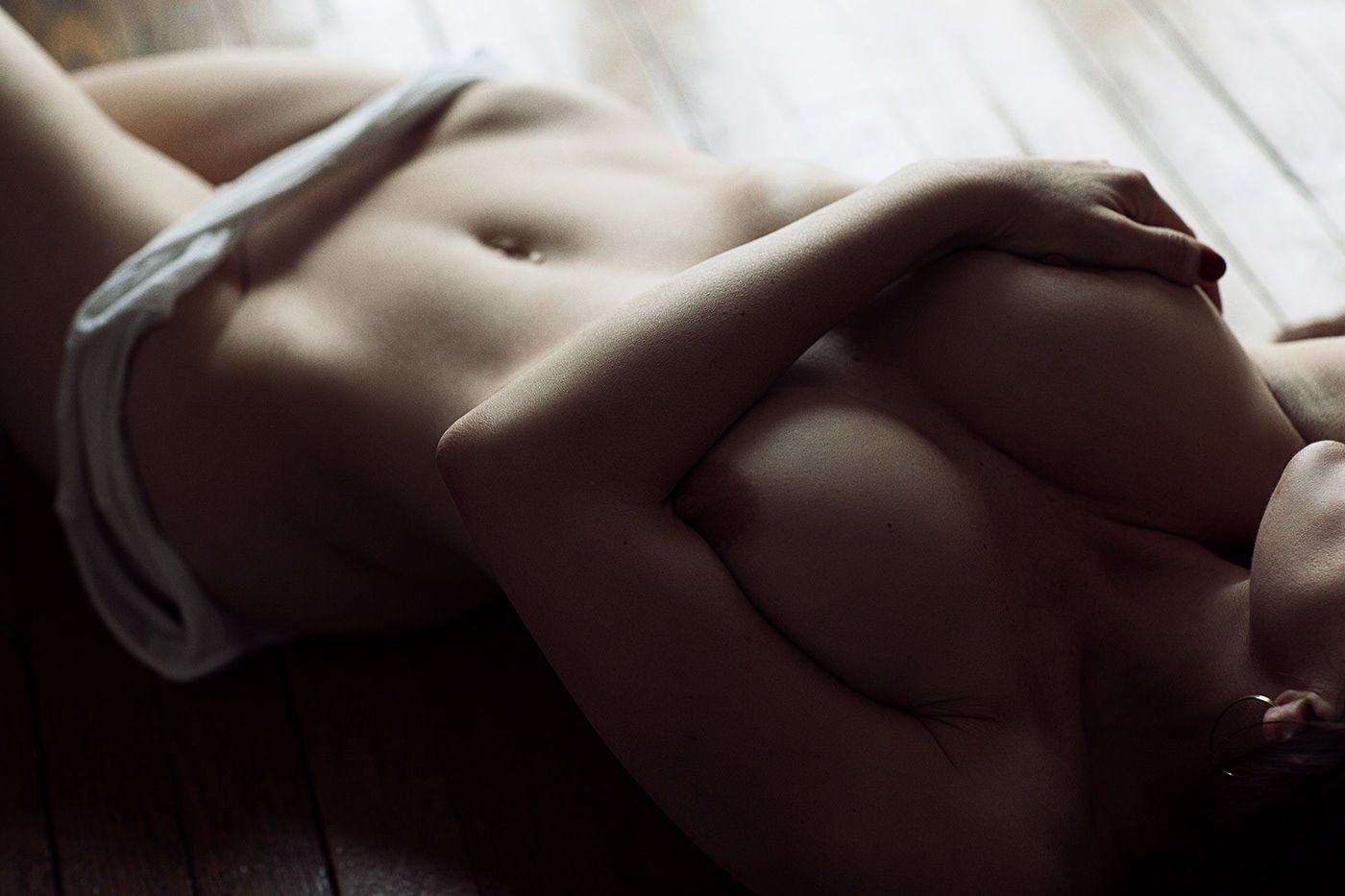 Celine Andrea Nude & Sexy (17 Photos)