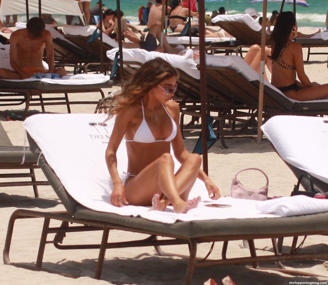 Chantel Jeffries Shows Off Her Curves on the Beach in Miami (42 Photos)