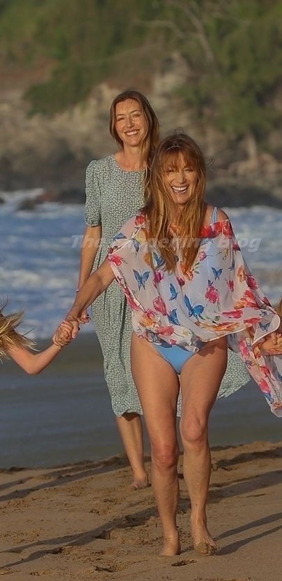 Bond Girl Jane Seymour Shows She Still Has a License to Thrill at the Age of 70 (32 Photos)