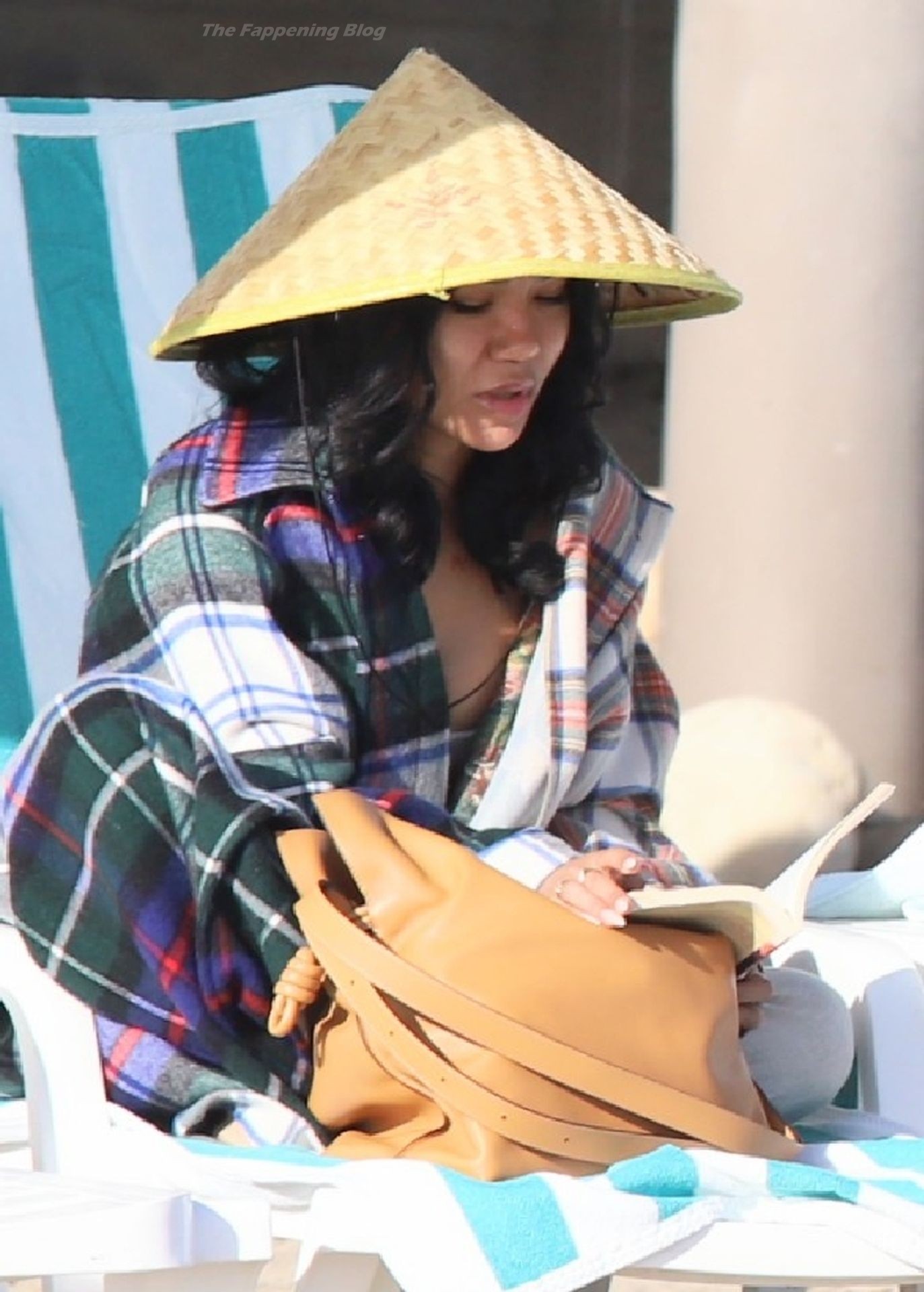 Big Sean and Jhené Aiko Enjoy Their Valentine’s Day on the Beach in Santa Barbara (15 Photos)