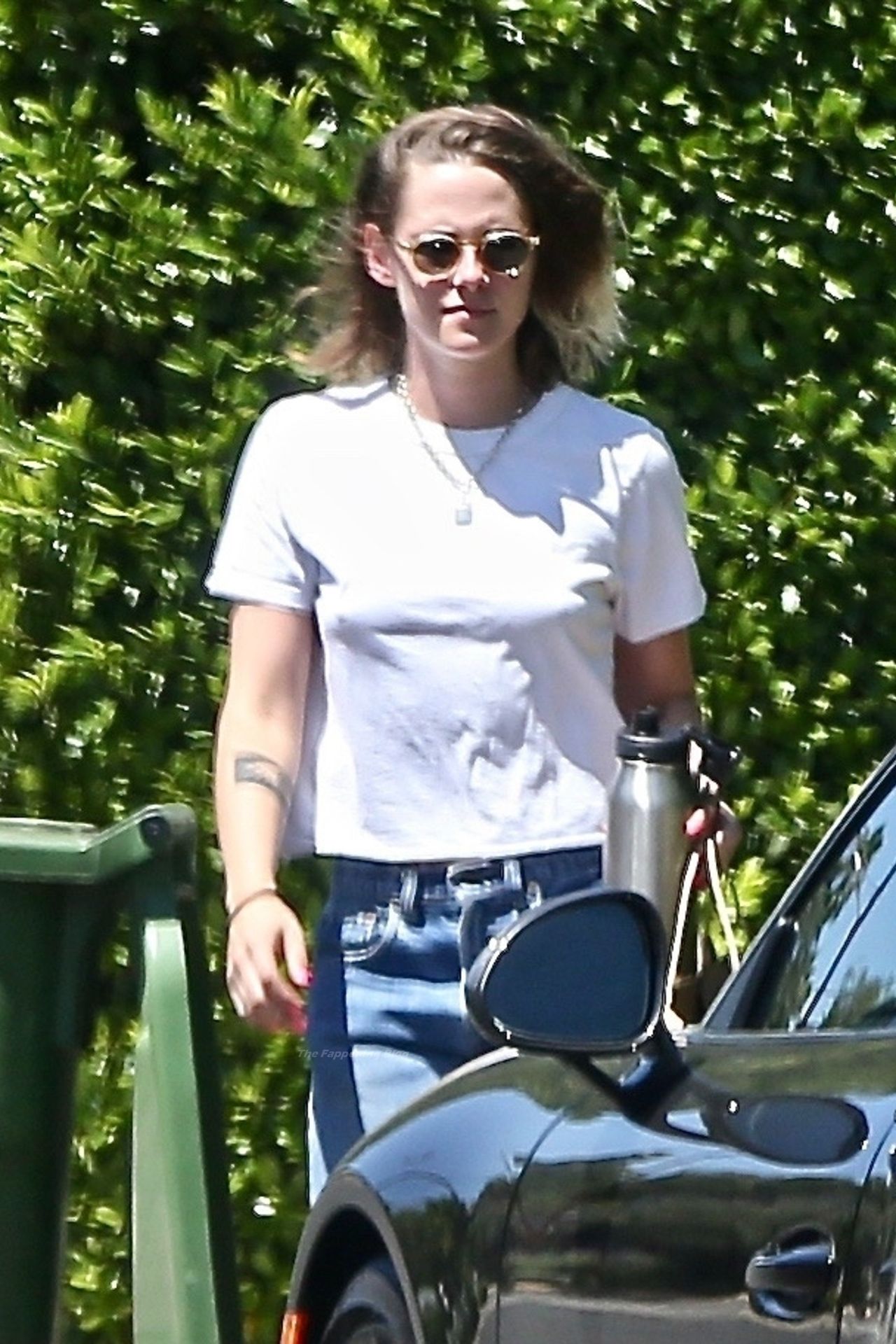 Braless Kristen Stewart is Pictured Exiting Her Stylist in LA (9 Photos)