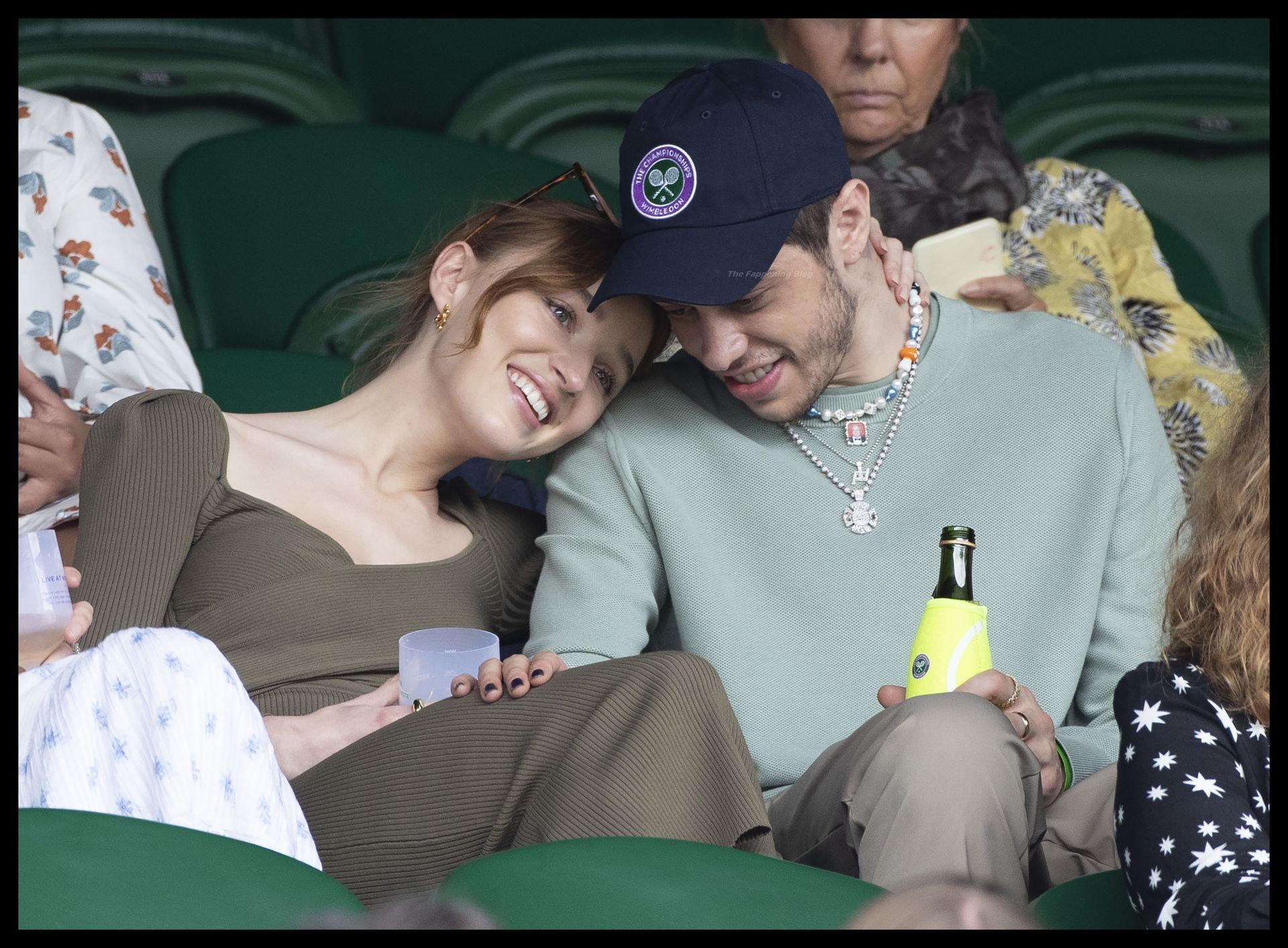 Braless Phoebe Dynevor & Pete Davidson Look Happy at the Wimbledon in London (93 Photos)