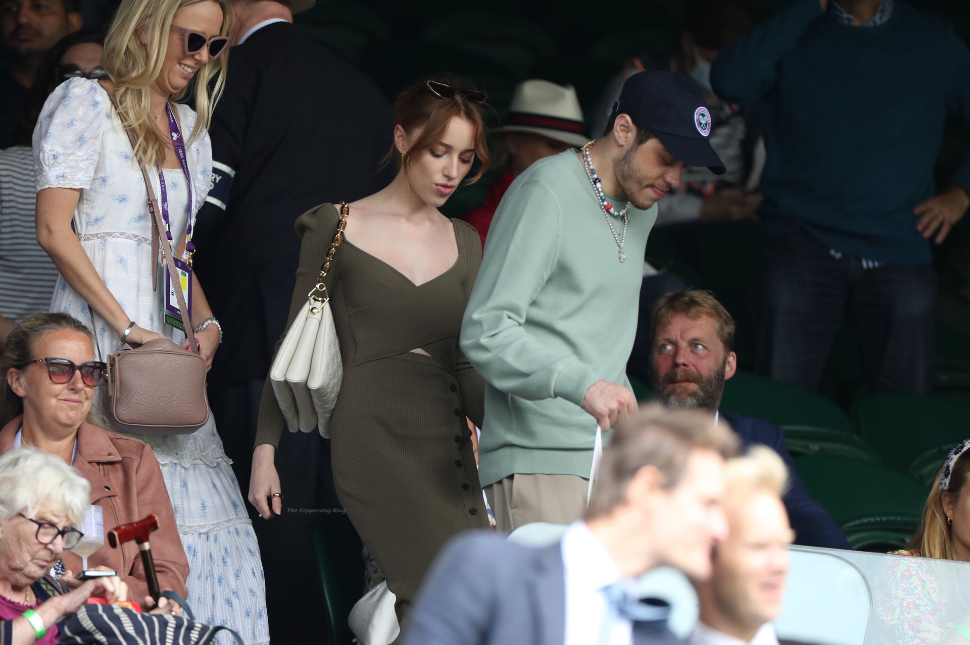 Braless Phoebe Dynevor & Pete Davidson Look Happy at the Wimbledon in London (93 Photos)