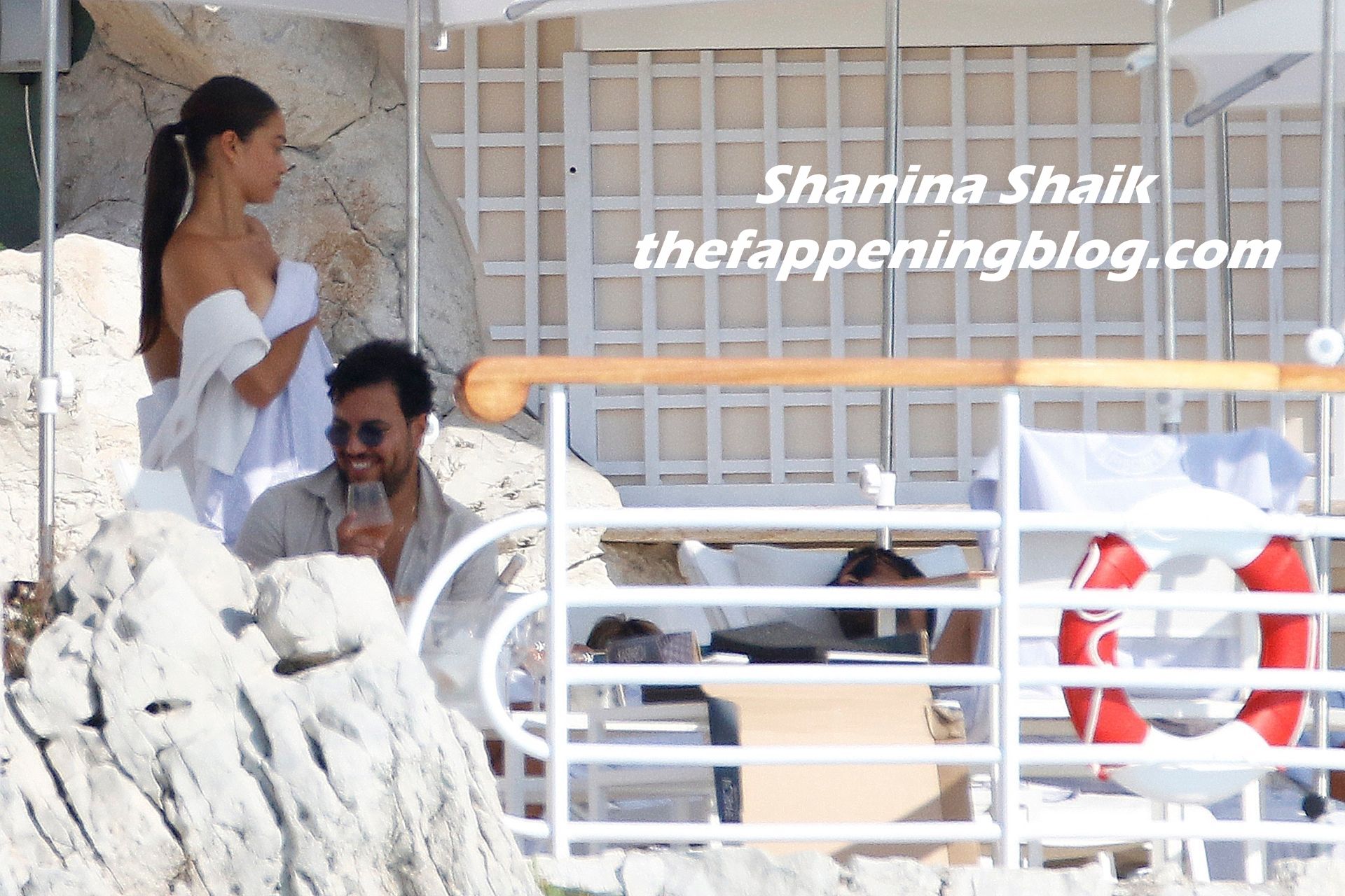 Braless Shanina Shaik Enjoys a Sunny Day with Her Friends (150 Photos)