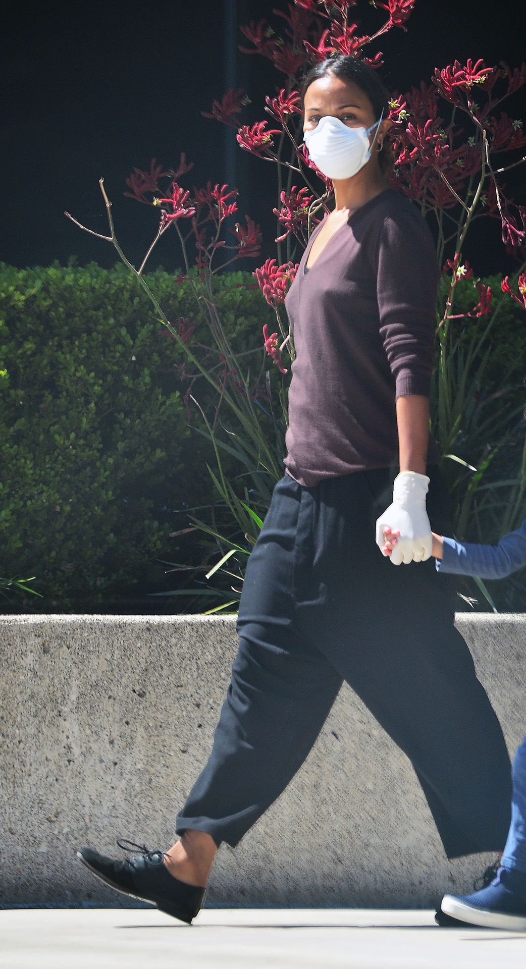 Braless Zoe Saldana Heads Out in Los Angeles (26 Photos)