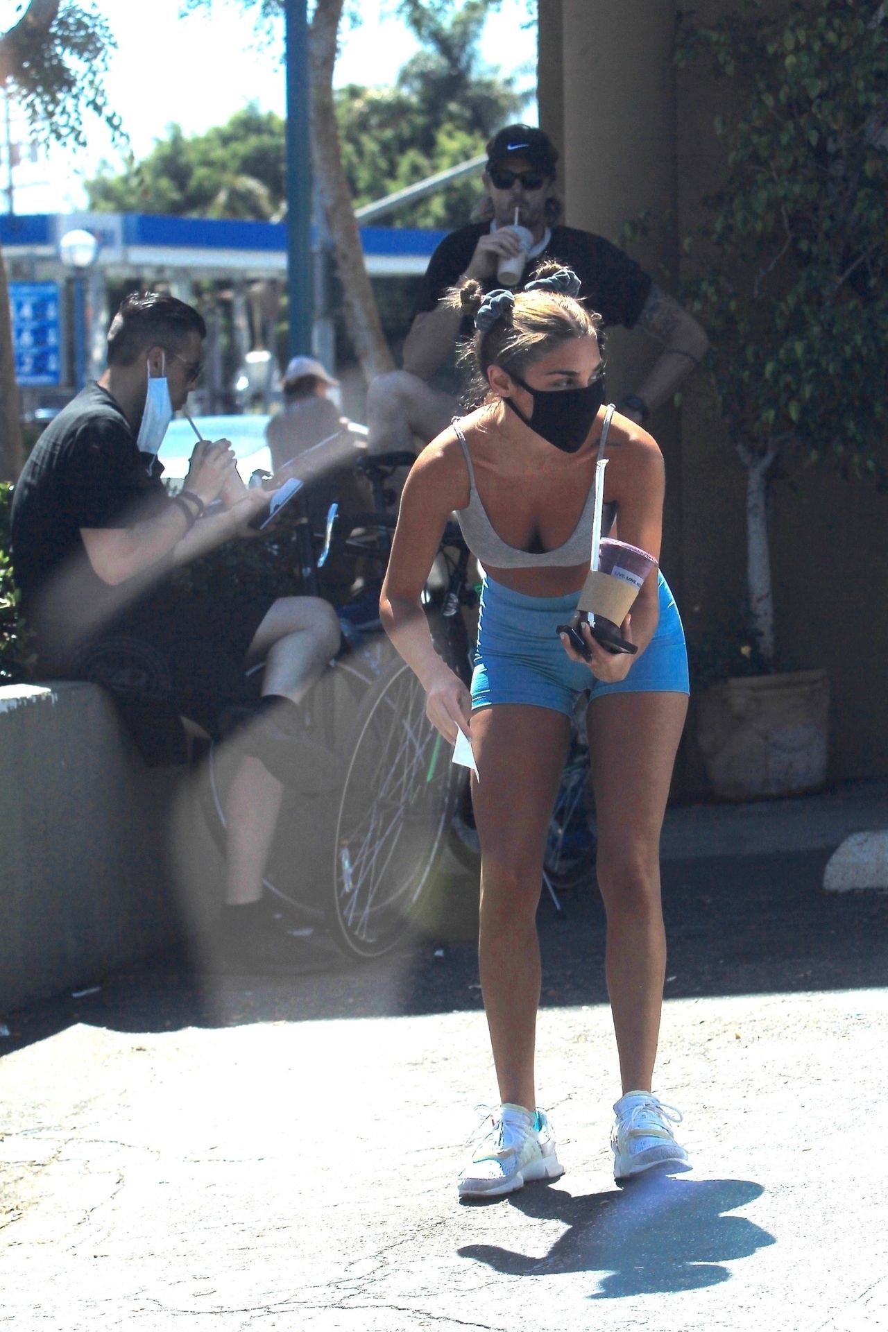 Guys Check Out Chantel Jeffries at Earthbar in West Hollywood (38 Photos)
