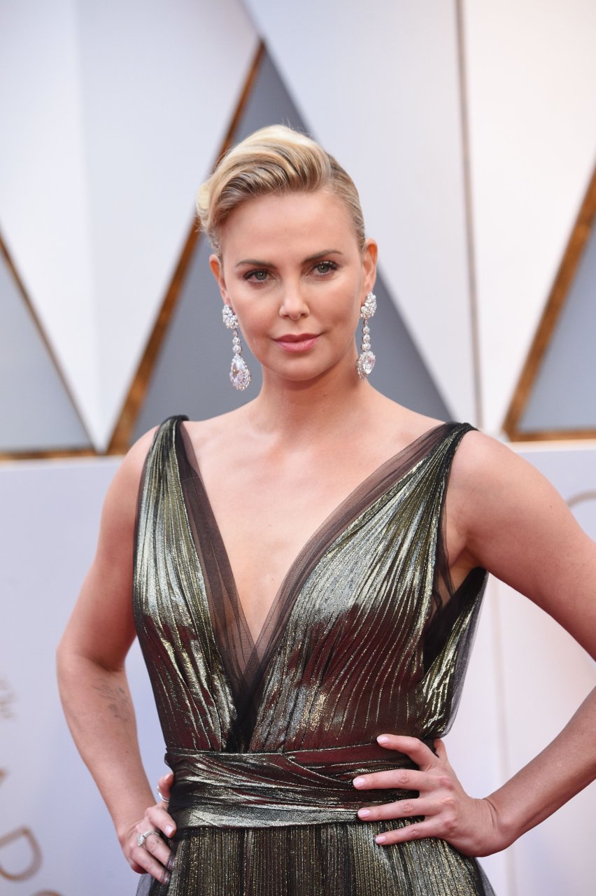 Charlize Theron Sexy (30 Photos)