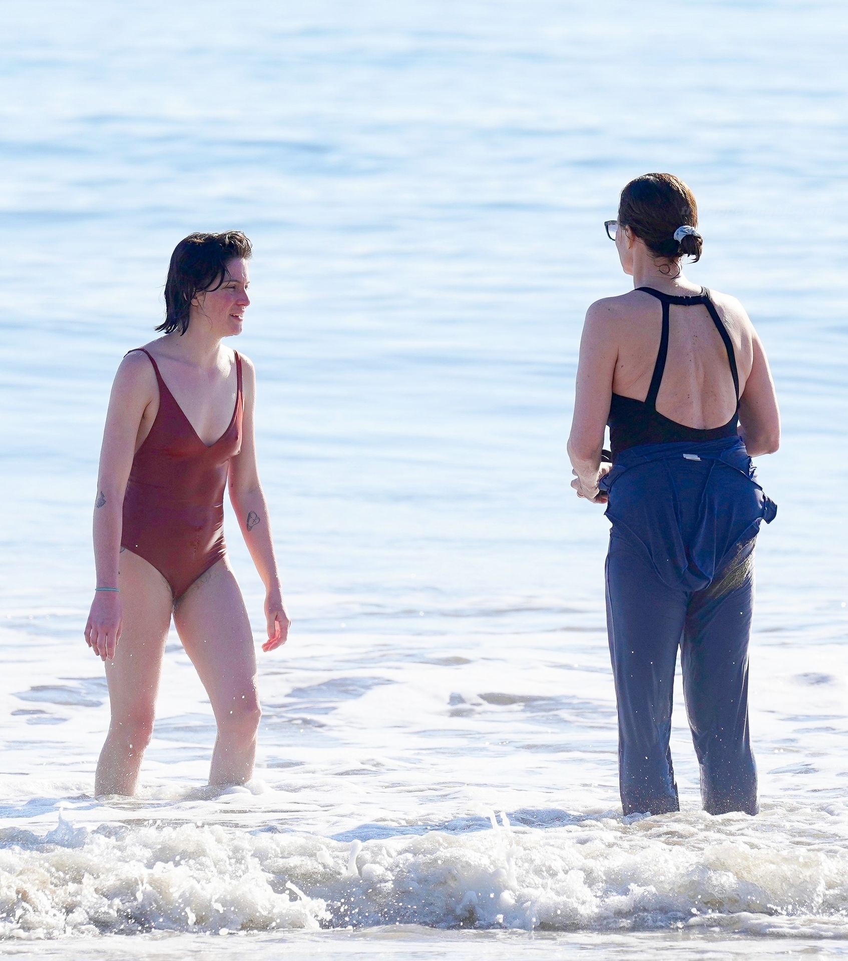 Charlotte Simpson Enjoys a Beach Day with her Mother (16 Photos)