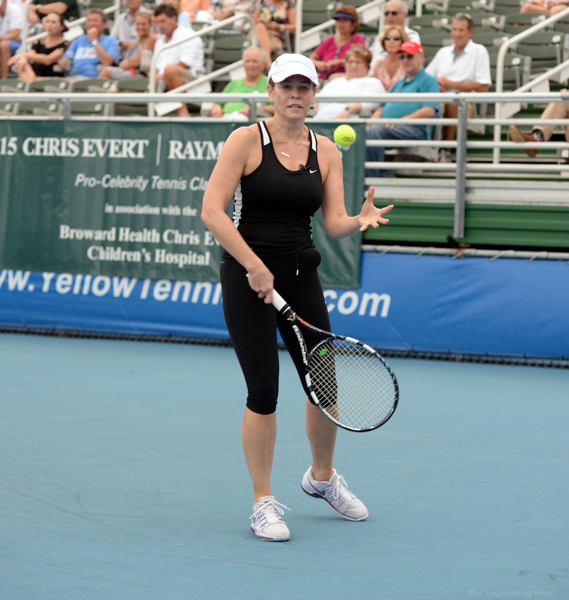 Chelsea Handler Displays Her Pokies on the Tennis Court (47 Photos)