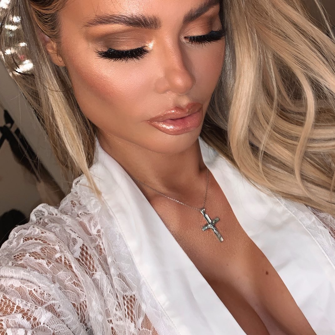 Chloe Sims Sexy (28 Photos + Video)