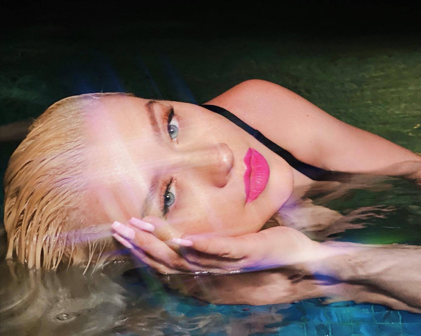 Christina Aguilera Sexy (6 New Photos)