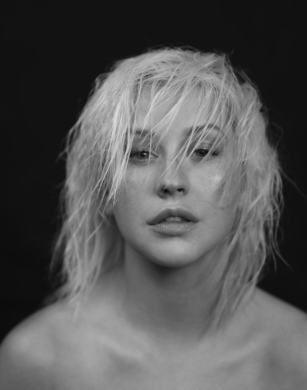 Christina Aguilera Topless and Sexy (20 Photos)