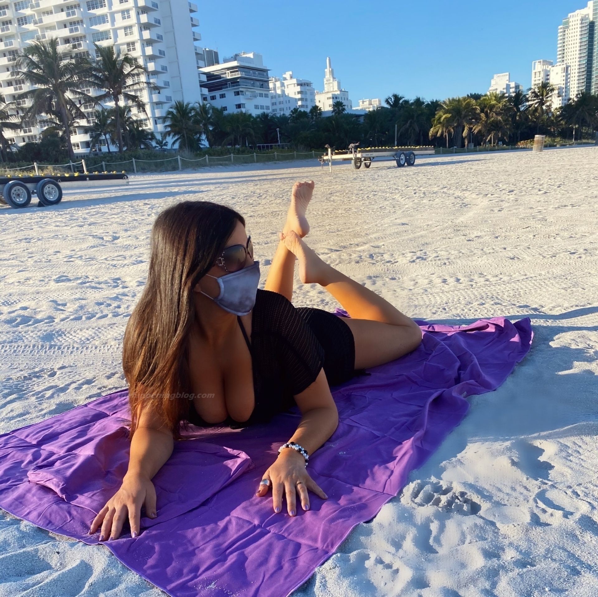 Claudia Romani Models for Peekaboo Masks in Miami Beach (13 Photos)