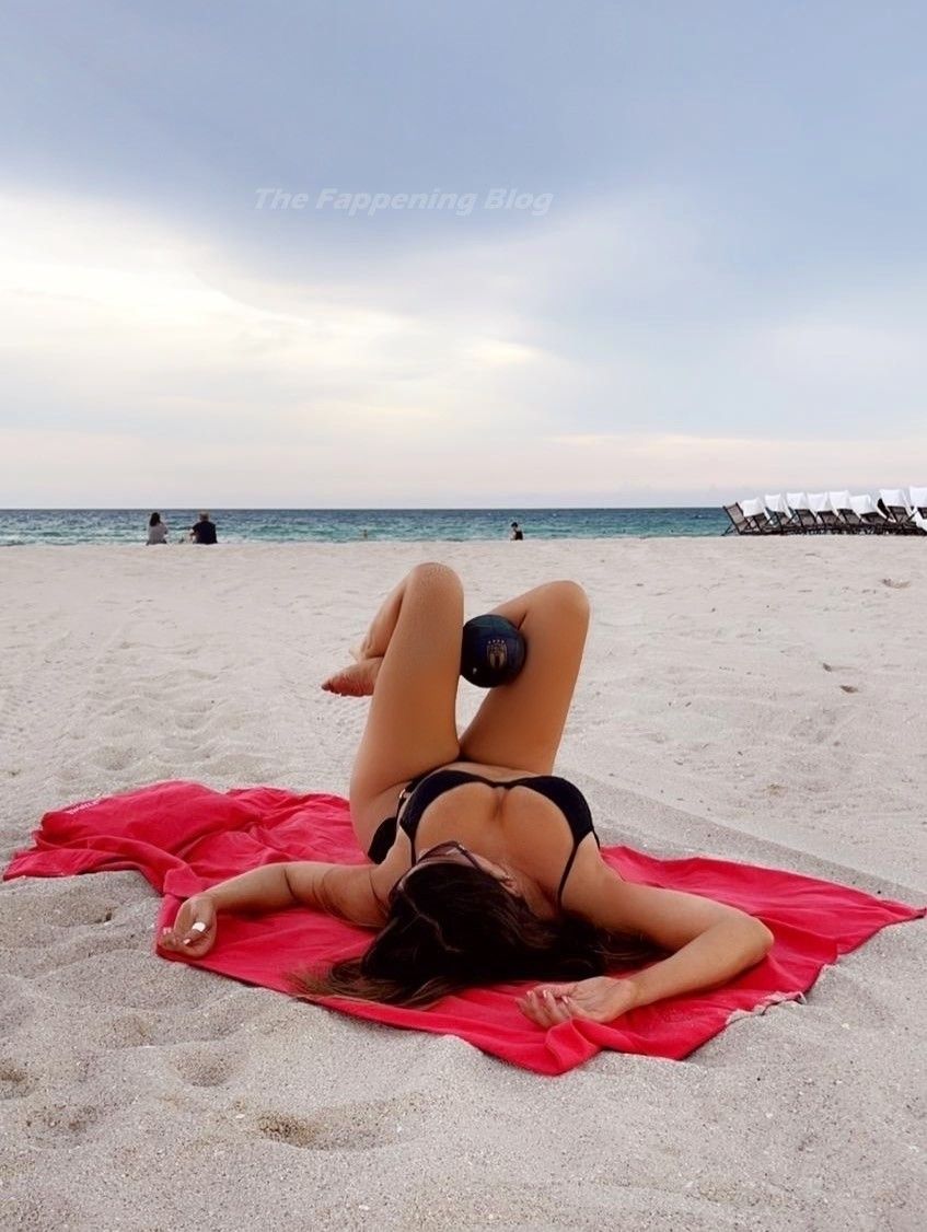Claudia Romani Shares Her Best Angles (12 Photos)
