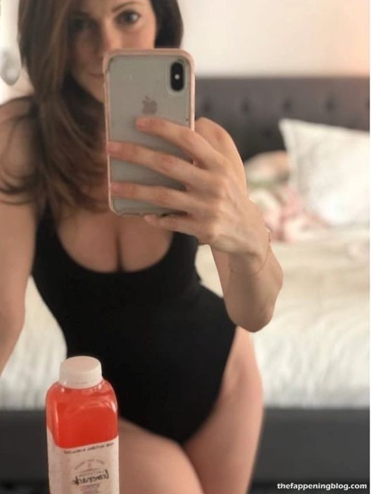 Courtney Henggeler Sexy  Topless (29 Photos) [Updated]