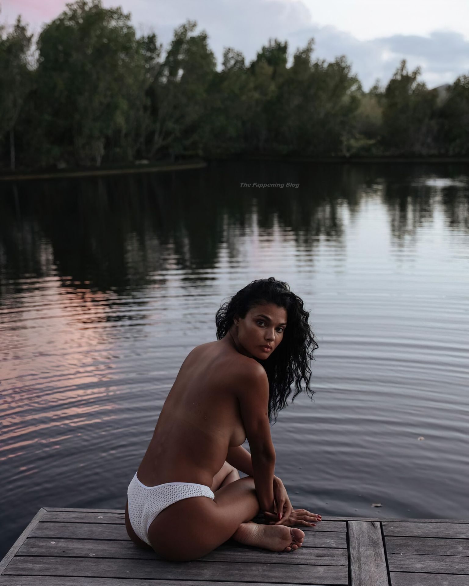 Daniela Braga Sexy  Topless (21 Photos)