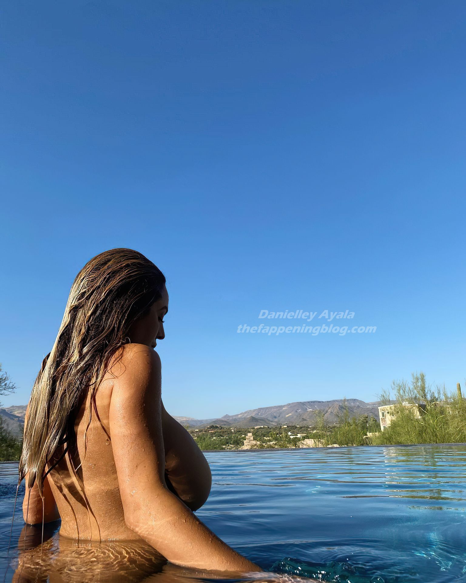 Danielley Ayala Poses Naked (15 Photos)