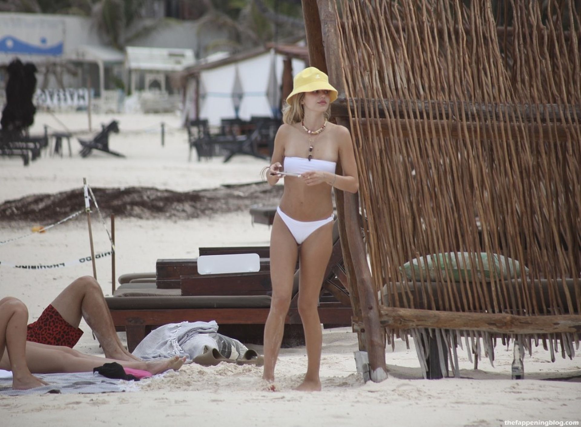 Delilah Hamlin Hits the Beach with Friends in Mexico (43 Photos)