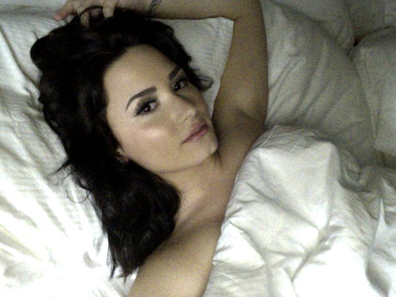 Demi Lovato Naked (3 New Photos)