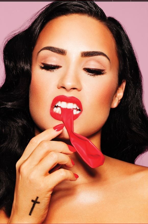 Demi Lovato Sexy  Topless (10 Photos)