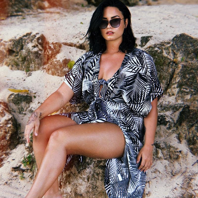 Demi Lovato Sexy (18 Photos + GIF)
