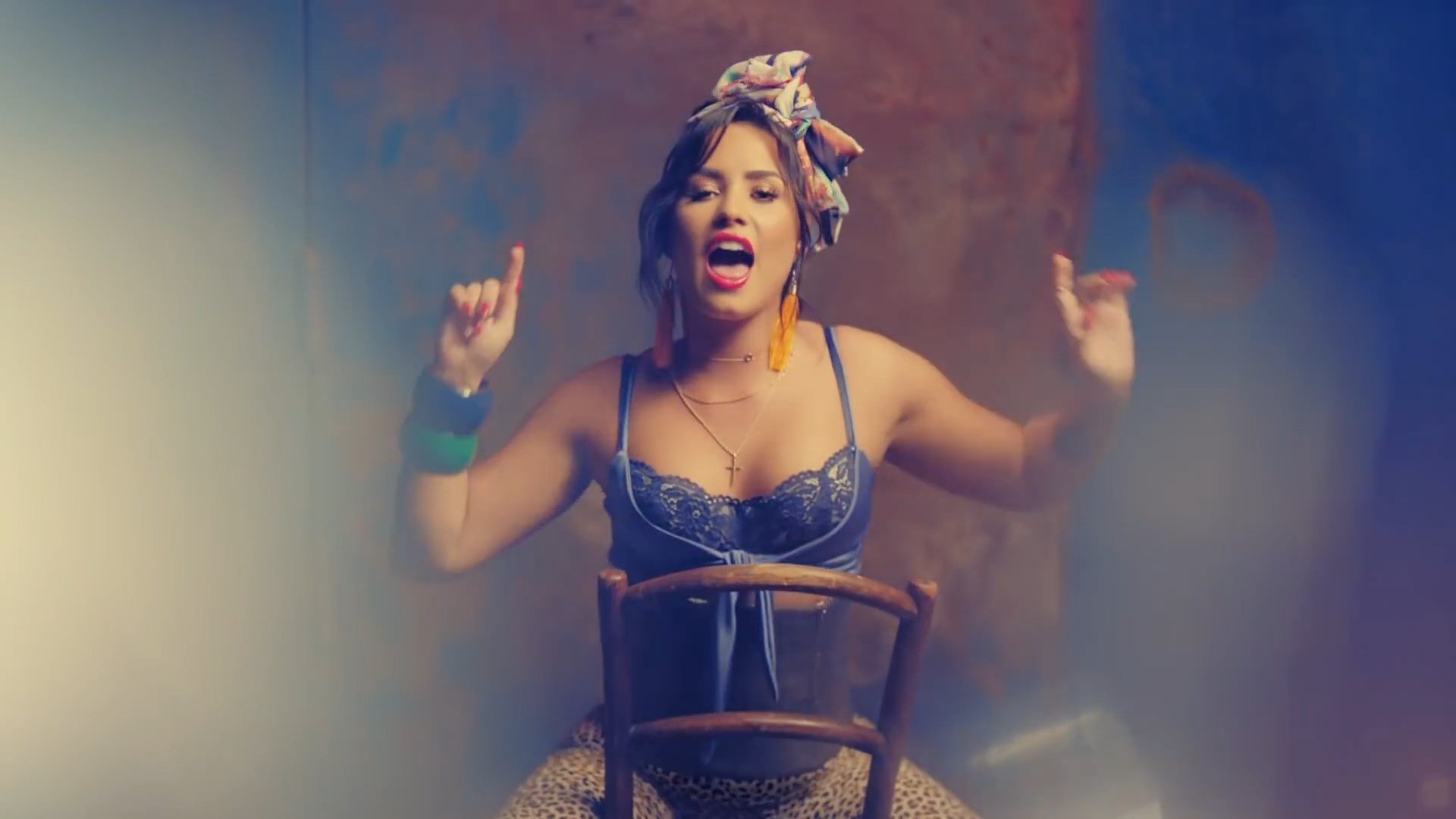 Demi Lovato Sexy (30 Pics + Gifs  Video)
