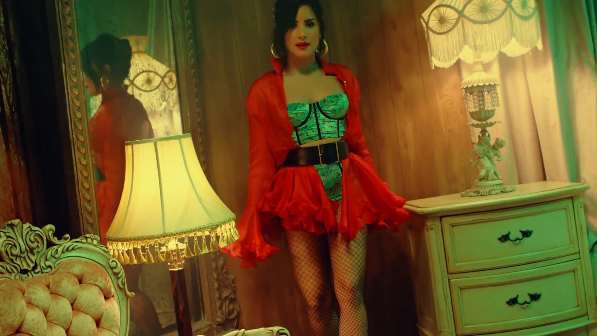 Demi Lovato Sexy (30 Pics + Gifs  Video)