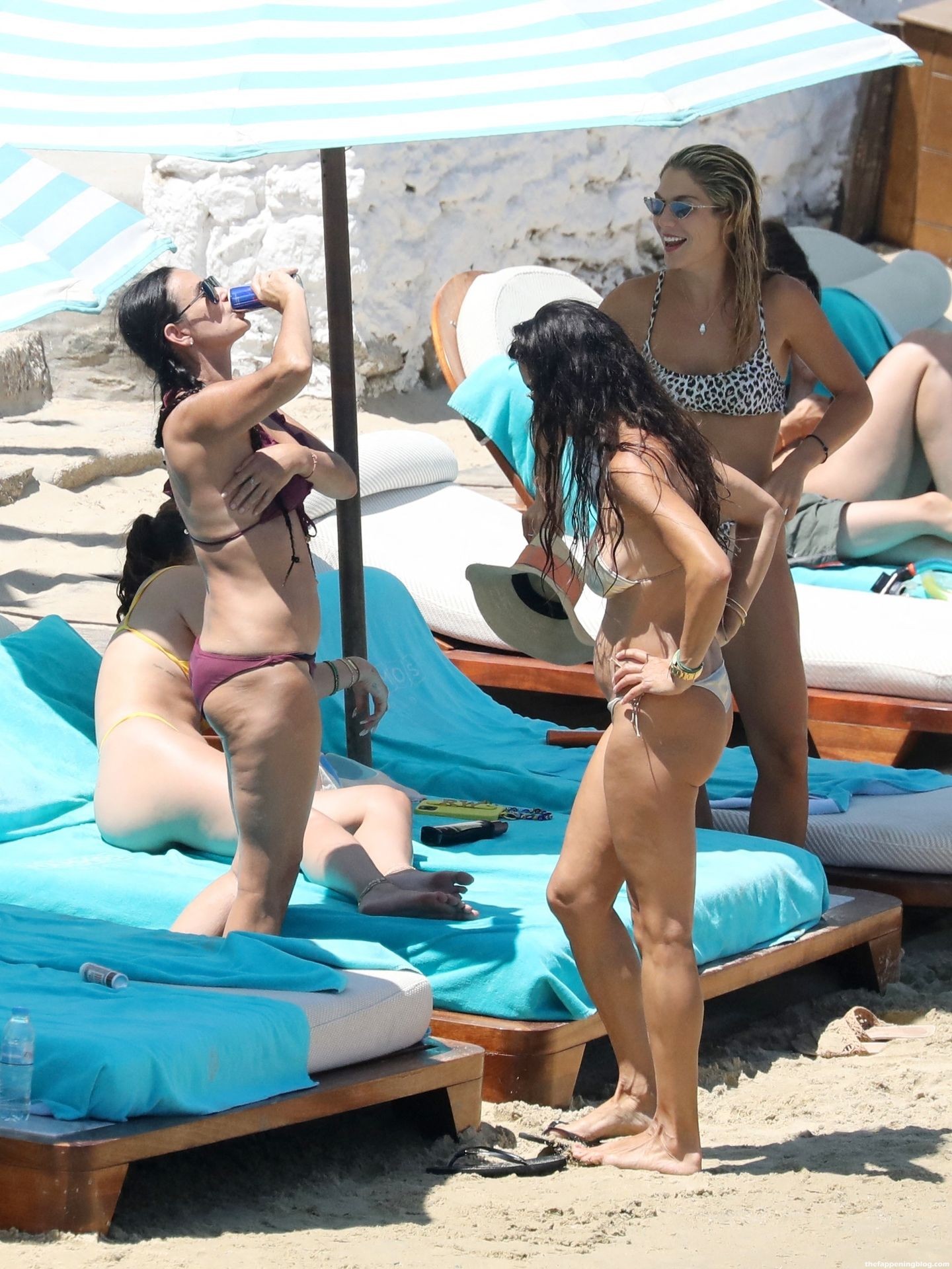 Demi Moore  Rumer Willis Enjoy a Day on the Beach in Mykonos (111 New Photos)