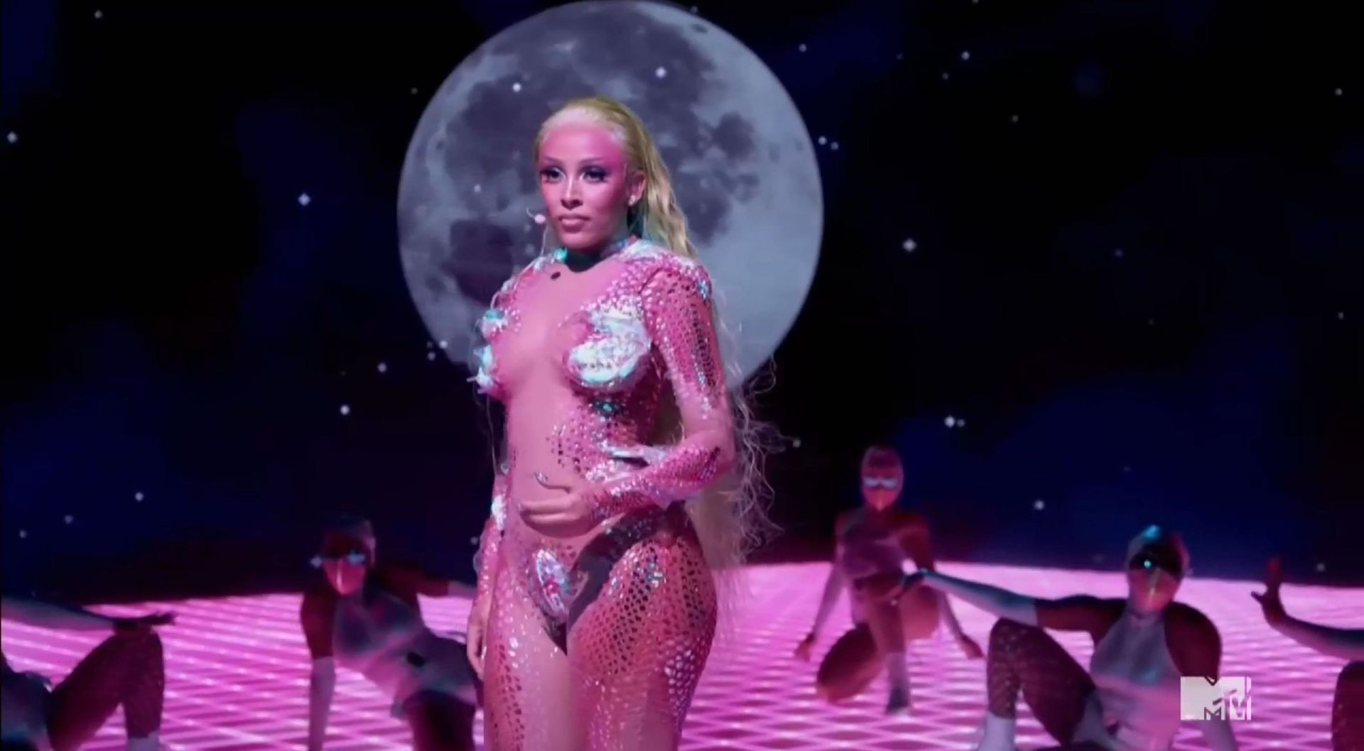 Doja Cat Performs for the First Time Ever at the MTV VMAs (19 Pics + Video)