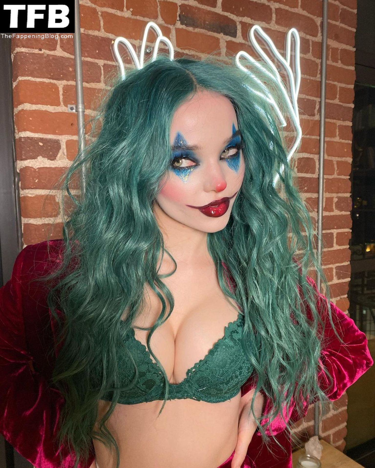 Dove Cameron Looks Hot in a Sexy Joker Costume at the Halloween Party (30 Photos + Video)