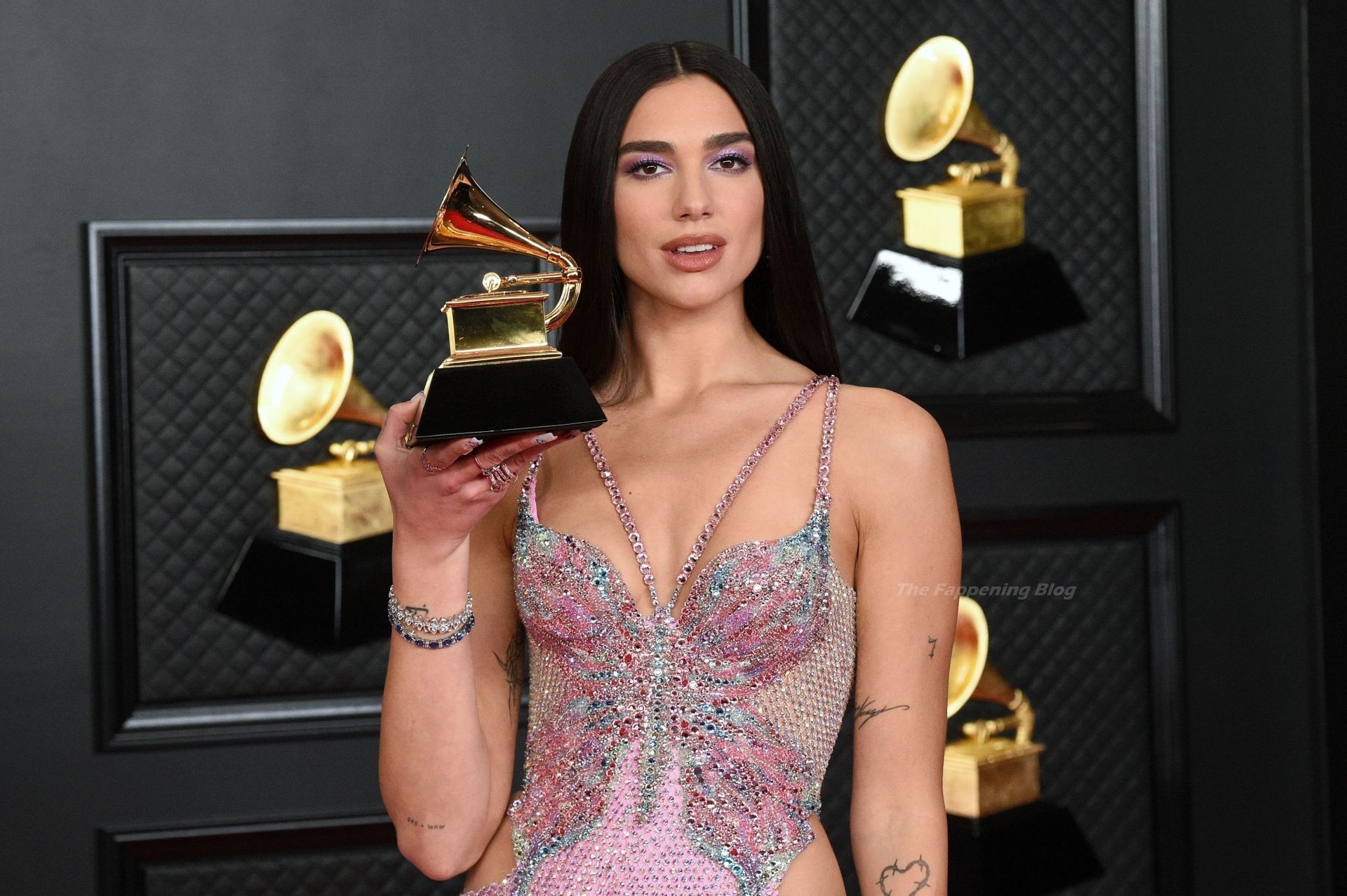 Dua Lipa Affiche Sa Silhouette Sexy Aux 63e Grammy Awards Annuels 58