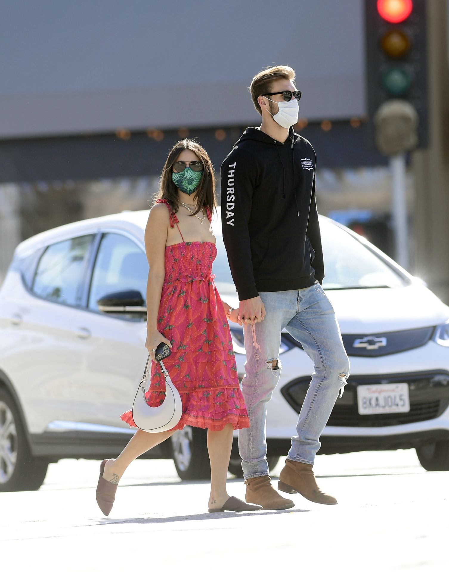 Eiza Gonzalez Dusty Lachowicz Hold Hands on a Shopping Trip in LA (27 ...