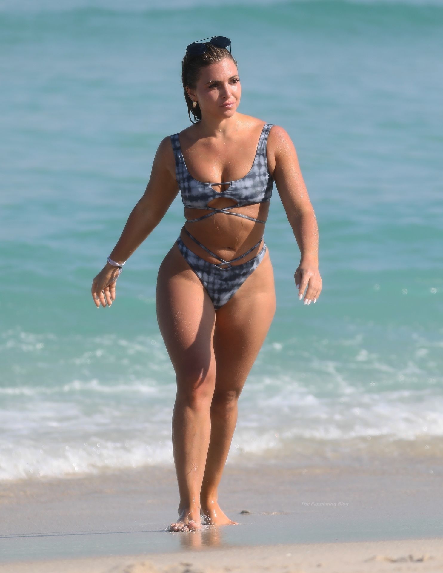Eleonora Srugo Enjoys a Day at the beach in Miami (44 Photos)