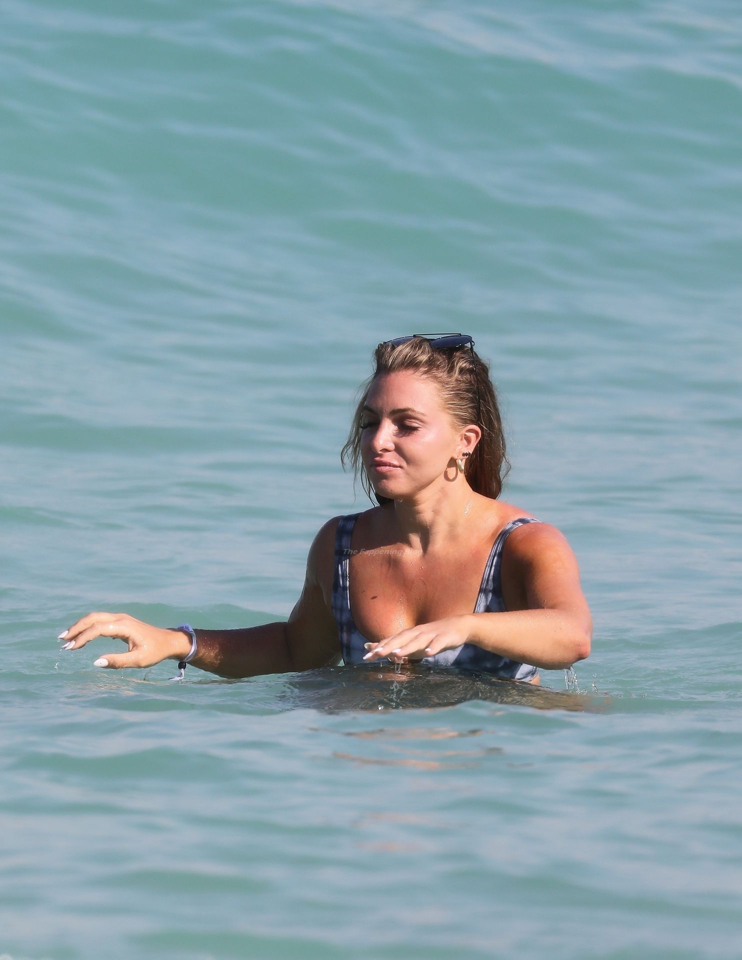 Eleonora Srugo Enjoys a Day at the beach in Miami (44 Photos)