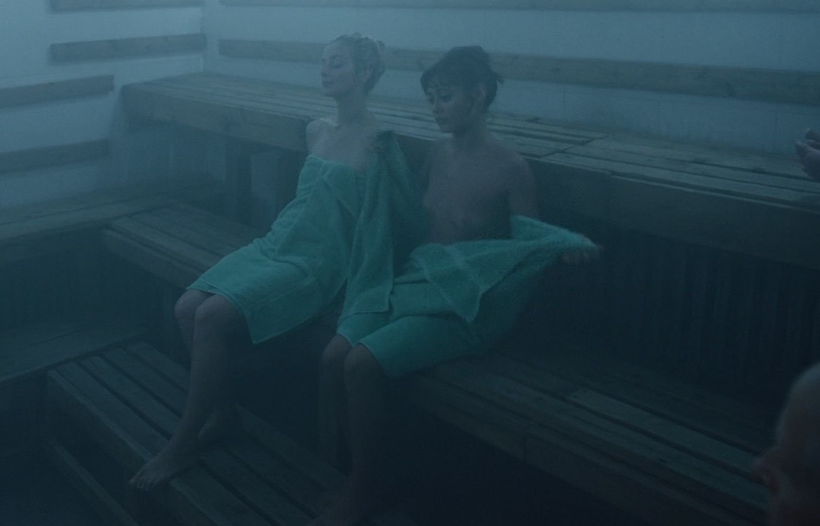Ella Purnell Nude - Sweetbitter (5 Pics + GIF  Video)