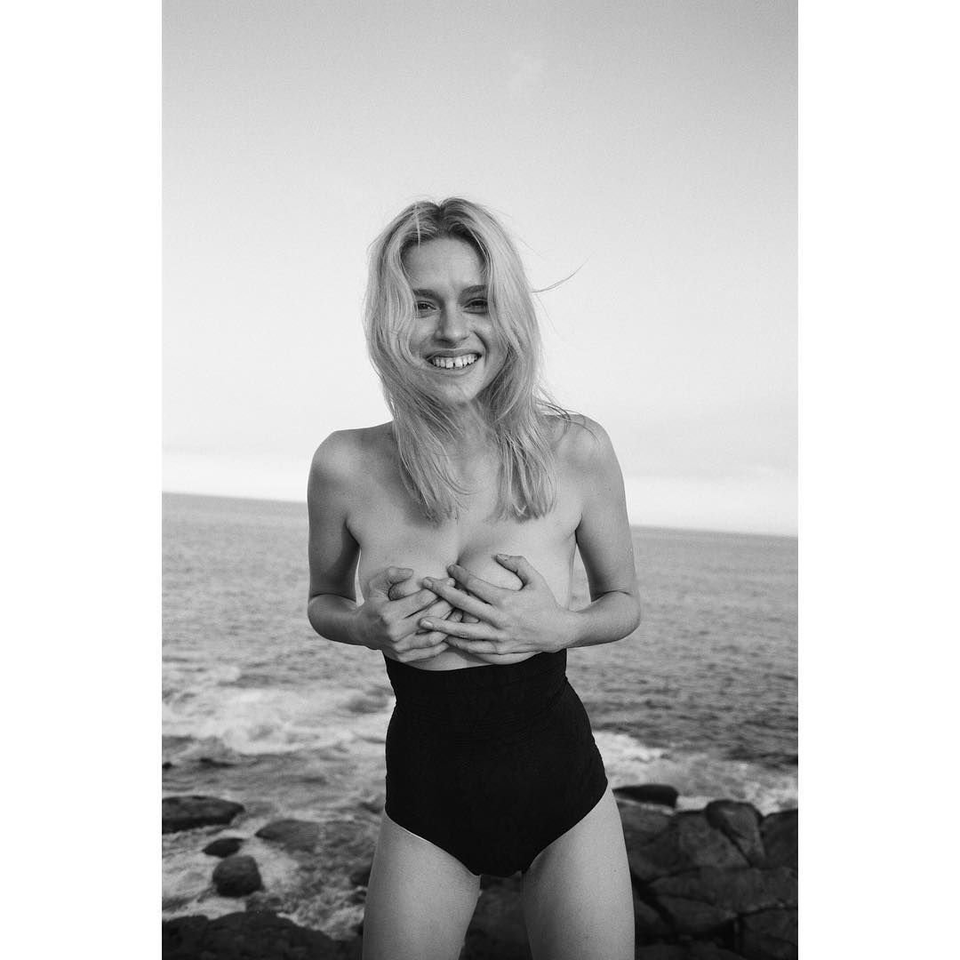 Elle Brittain Nude  Sexy (36 Photos)