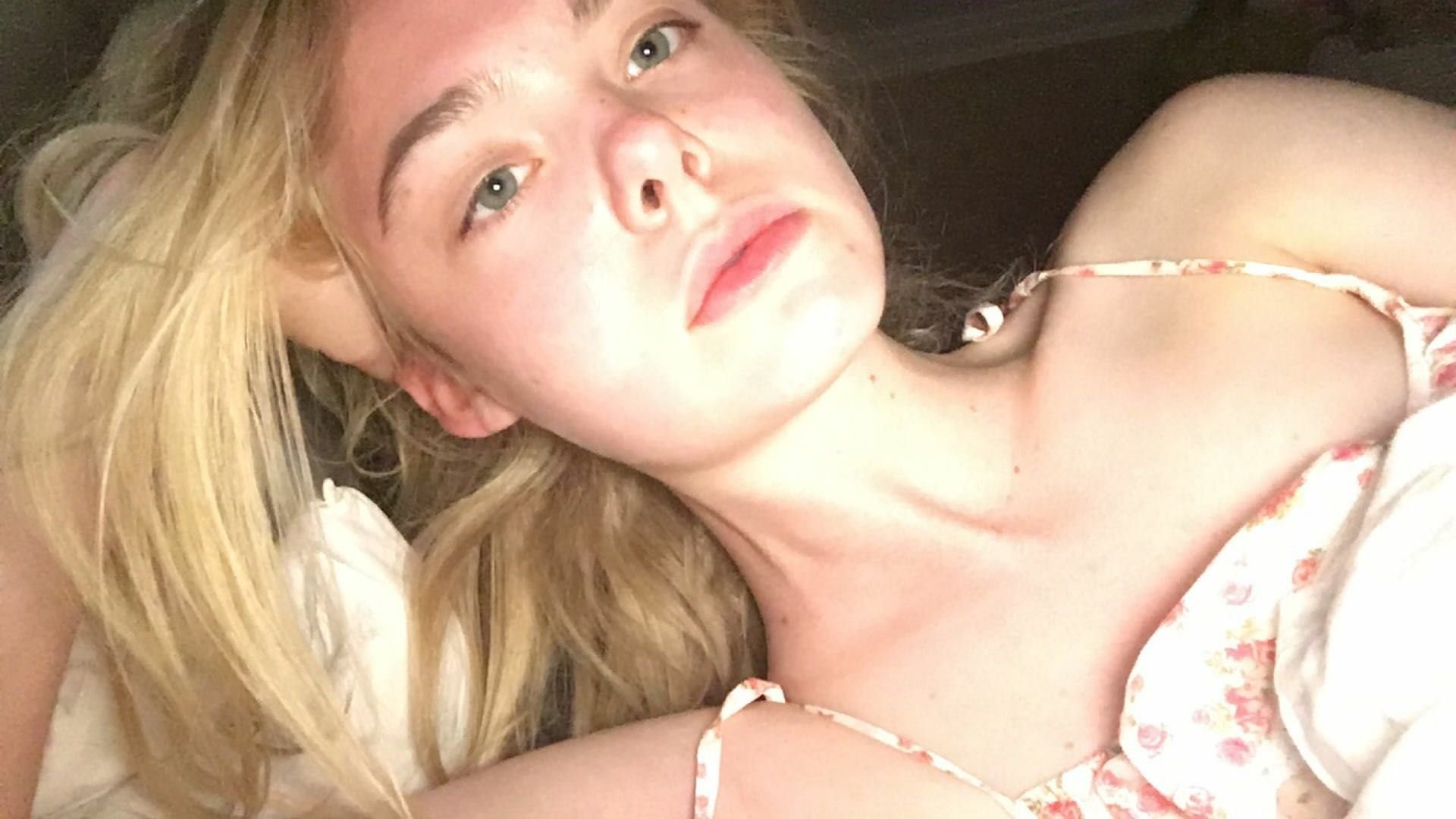 Elle Fanning Nude  Sexy (21 Photos + Video)