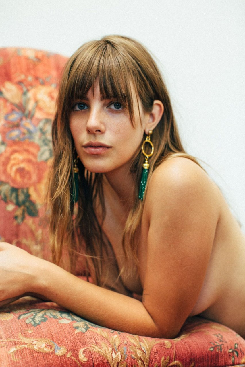 Emily Labowe Nude  Sexy (8 Photos)