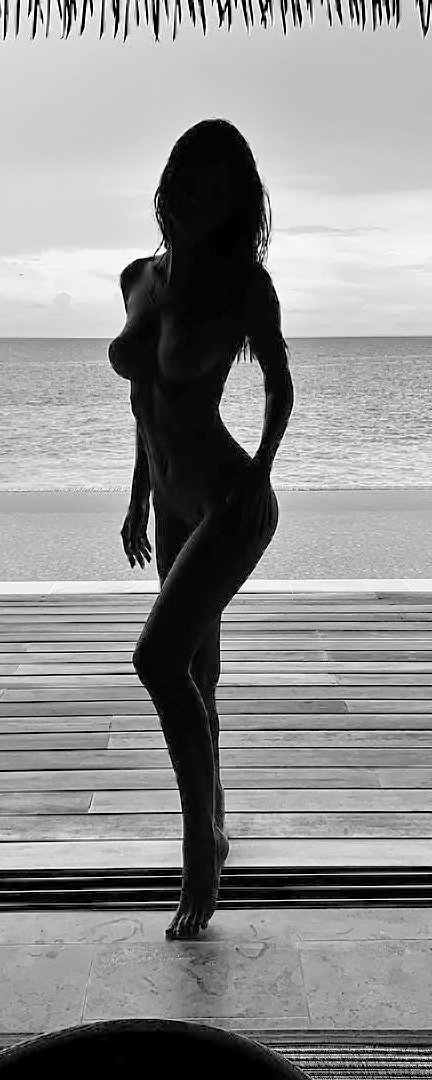 Emily Ratajkowski Nude  Sexy (100 Photos)