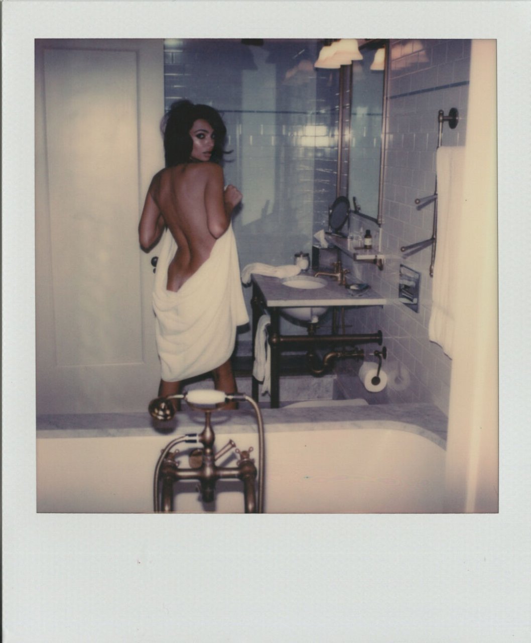 Emily Ratajkowski Nude  Sexy (12 New Photos)