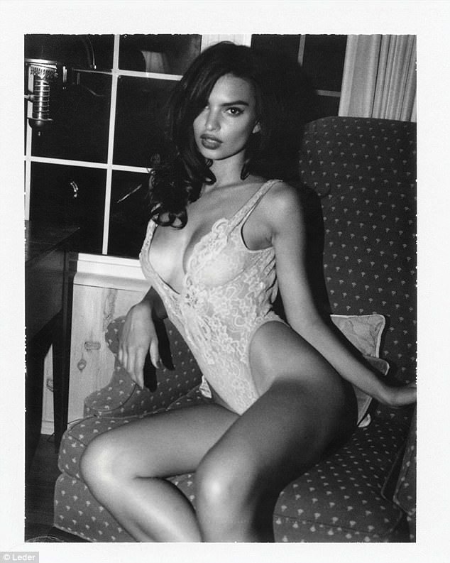 Emily Ratajkowski Nude  Sexy (9 Photos)