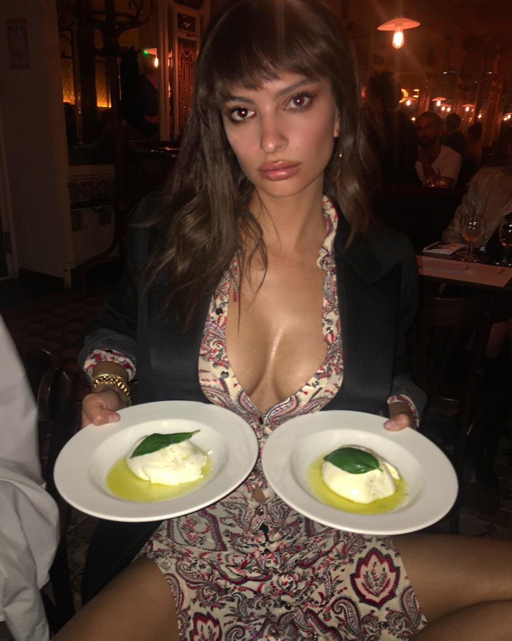 Emily Ratajkowski Sexy  Topless (10 Photos)